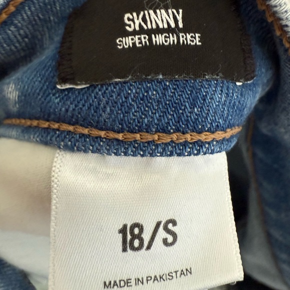 Super High Waisted Ripped Light Wash jeans Plus - Picture 5 of 6